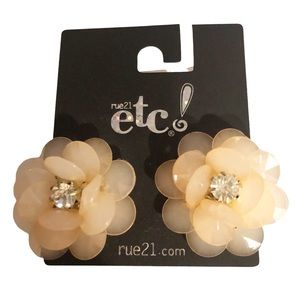 NWT RUE 21 etc! Flower Pierced Earrings with Center Jewel